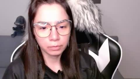 Snapshot of wolfs_daughter chatting on November 10, 2025, 1:26 am Alex online show from November 10, 2025, 1:26 am