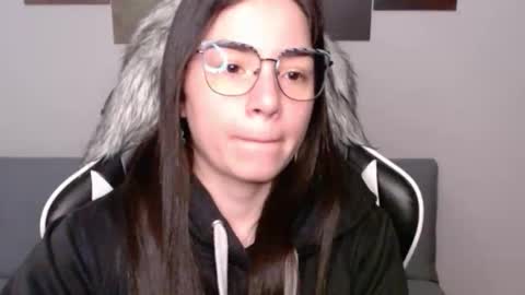 Snapshot of wolfs_daughter chatting on November 12, 2025, 2:56 am Alex online show from November 12, 2025, 2:56 am