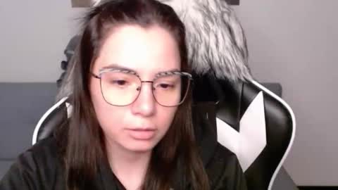 Snapshot of wolfs_daughter chatting on November 14, 2025, 3:05 am Alex online show from November 14, 2025, 3:05 am