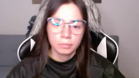 Snapshot of wolfs_daughter chatting on November 18, 2025, 1:11 am Alex online show from November 18, 2025, 1:11 am