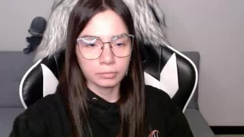 Snapshot of wolfs_daughter chatting on November 20, 2025, 2:56 am Alex online show from November 20, 2025, 2:56 am