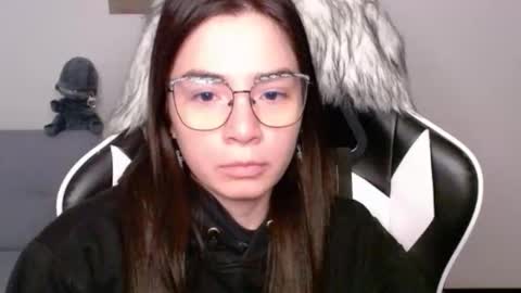 Snapshot of wolfs_daughter chatting on November 21, 2025, 3:05 am Alex online show from November 21, 2025, 3:05 am