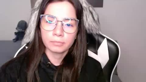 Snapshot of wolfs_daughter chatting on November 22, 2025, 2:10 am Alex online show from November 22, 2025, 2:10 am