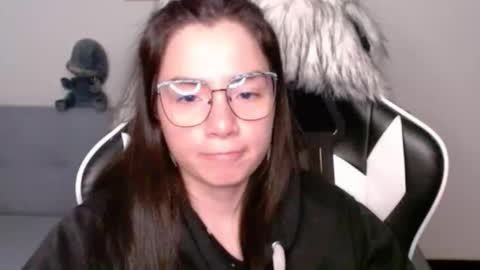 Snapshot of wolfs_daughter chatting on November 25, 2025, 2:22 am Alex online show from November 25, 2025, 2:22 am