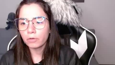 Snapshot of wolfs_daughter chatting on November 26, 2025, 2:23 am Alex online show from November 26, 2025, 2:23 am