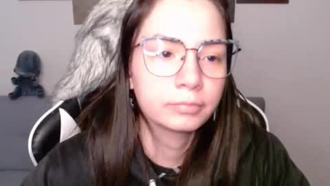 Snapshot of wolfs_daughter chatting on November 28, 2025, 2:14 am Alex online show from November 28, 2025, 2:14 am