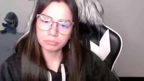 Snapshot of wolfs_daughter chatting on November 29, 2025, 2:47 am Alex online show from November 29, 2025, 2:47 am