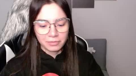 Snapshot of wolfs_daughter chatting on November 30, 2025, 2:15 am Alex online show from November 30, 2025, 2:15 am