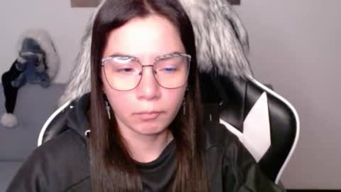 Snapshot of wolfs_daughter chatting on December 3, 2025, 2:30 am Alex online show from December 3, 2025, 2:30 am