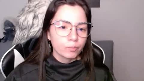 Snapshot of wolfs_daughter chatting on December 19, 2025, 3:24 am Alex online show from December 19, 2025, 3:24 am