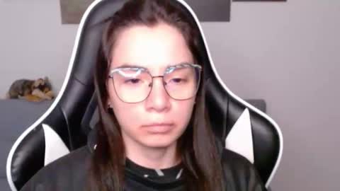 Snapshot of wolfs_daughter chatting on April 18, 2026, 2:04 am Alex online show from April 18, 2026, 2:04 am