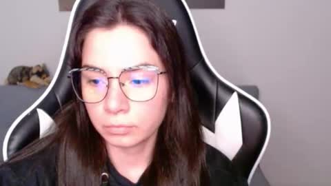 Snapshot of wolfs_daughter chatting on April 22, 2026, 2:14 am Alex online show from April 22, 2026, 2:14 am