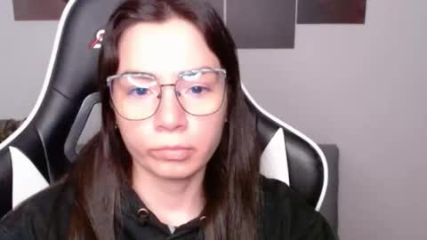 Snapshot of wolfs_daughter chatting on May 4, 2026, 12:50 am Alex online show from May 4, 2026, 12:50 am