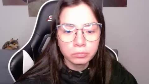 Snapshot of wolfs_daughter chatting on May 5, 2026, 2:52 am Alex online show from May 5, 2026, 2:52 am
