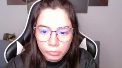 Snapshot of wolfs_daughter chatting on May 9, 2026, 2:50 am Alex online show from May 9, 2026, 2:50 am