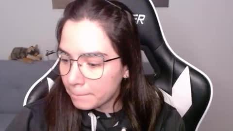 Snapshot of wolfs_daughter chatting on May 18, 2026, 4:07 am Alex online show from May 18, 2026, 4:07 am
