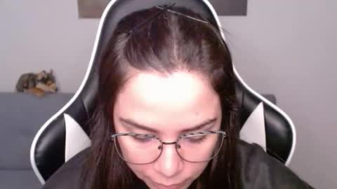 Snapshot of wolfs_daughter chatting on May 27, 2026, 2:19 am Alex online show from May 27, 2026, 2:19 am