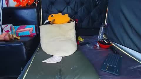 Snapshot of womandirty12 chatting on December 19, 2025, 11:34 pm katty dirty online show from December 19, 2025, 11:34 pm