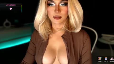 Julia online show from November 1, 2025, 11:18 pm