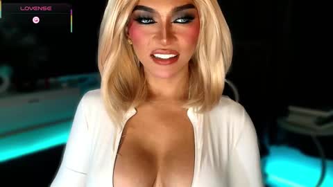 Julia online show from November 9, 2025, 4:11 am