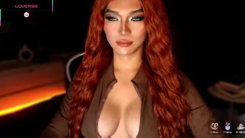 Julia online show from November 14, 2025, 6:39 pm