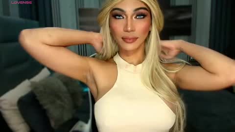 Julia online show from March 27, 2026, 7:24 pm