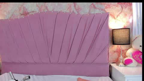 Snapshot of wonderkloe_ chatting on April 10, 2026, 8:35 pm wonderkloe_ online show from April 10, 2026, 8:35 pm