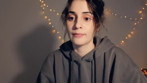 Stia online show from April 17, 2026, 5:38 pm