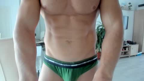 Snapshot of woolfiie chatting on November 19, 2025, 9:53 am Wolfie online show from November 19, 2025, 9:53 am