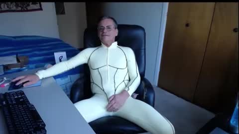 Snapshot of worldlarge chatting on October 12, 2025, 12:37 pm Large one online show from October 12, 2025, 12:37 pm