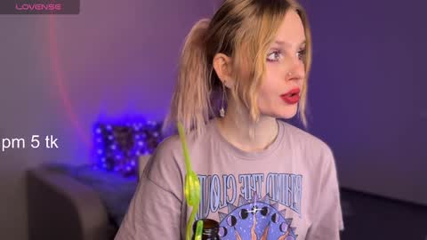 Snapshot of worldofllove chatting on February 8, 2025, 7:05 pm Arnika and Simon online show from February 8, 2025, 7:05 pm