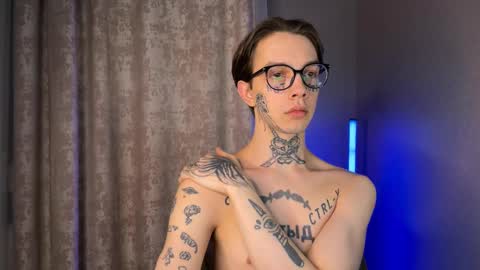 Snapshot of worldofllove chatting on February 21, 2025, 9:11 pm Arnika and Simon online show from February 21, 2025, 9:11 pm