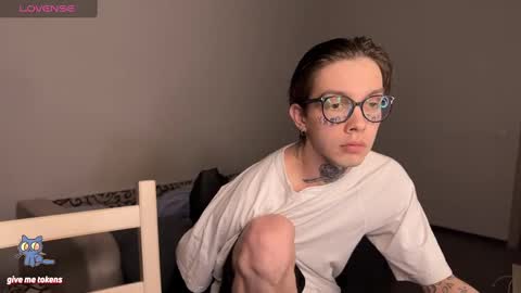 Snapshot of worldofllove chatting on February 22, 2025, 9:59 pm Arnika and Simon online show from February 22, 2025, 9:59 pm