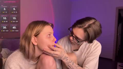 Snapshot of worldofllove chatting on February 23, 2025, 6:23 pm Arnika and Simon online show from February 23, 2025, 6:23 pm