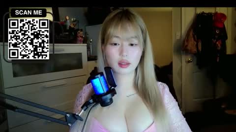 Snapshot of worshipcarrienoona chatting on April 1, 2026, 1:50 am Worshipcarrienoona online show from April 1, 2026, 1:50 am