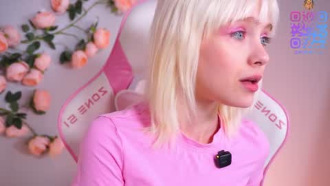 Snapshot of wow_angel chatting on June 14, 2026, 8:27 am wow_angel online show from June 14, 2026, 8:27 am