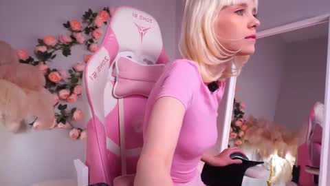 Snapshot of wow_angel chatting on July 10, 2026, 5:45 am wow_angel online show from July 10, 2026, 5:45 am