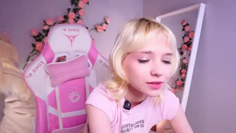 Snapshot of wow_angel chatting on July 29, 2026, 7:28 am wow_angel online show from July 29, 2026, 7:28 am