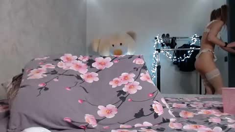 Lily online show from October 12, 2025, 11:53 am