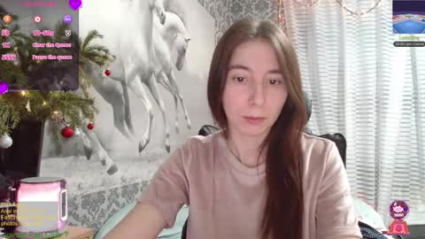 Snapshot of wow_porno_ chatting on December 7, 2024, 10:45 am Anna  online show from December 7, 2024, 10:45 am