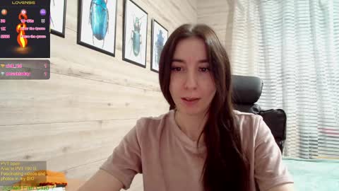 Snapshot of wow_porno_ chatting on March 5, 2025, 5:39 pm Anna  online show from March 5, 2025, 5:39 pm