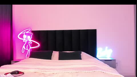 Snapshot of wowlovie666 chatting on February 14, 2025, 7:07 am Emi online show from February 14, 2025, 7:07 am