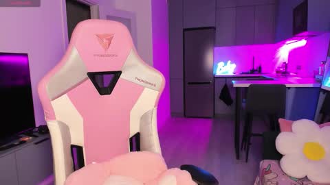 Snapshot of wowlovie666 chatting on October 30, 2025, 4:08 pm Emi online show from October 30, 2025, 4:08 pm