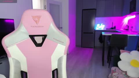 Snapshot of wowlovie666 chatting on November 24, 2025, 6:07 pm Emi online show from November 24, 2025, 6:07 pm