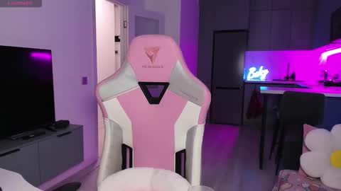 Snapshot of wowlovie666 chatting on December 20, 2025, 4:03 pm Emi online show from December 20, 2025, 4:03 pm