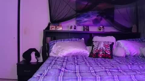 Snapshot of wrenleigh chatting on May 16, 2026, 7:27 am Crystal Lake online show from May 16, 2026, 7:27 am