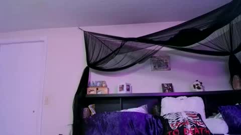 Snapshot of wrenleigh chatting on June 7, 2026, 4:38 am Crystal Lake online show from June 7, 2026, 4:38 am