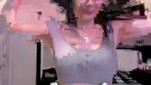 Snapshot of wrenleigh chatting on July 17, 2026, 5:25 am Crystal Lake online show from July 17, 2026, 5:25 am