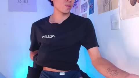 Snapshot of wyatt_444 chatting on December 6, 2024, 1:40 am wyatt online show from December 6, 2024, 1:40 am