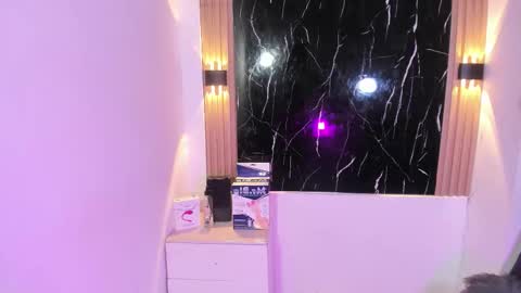 Snapshot of wyatt_rose chatting on October 31, 2025, 4:02 am wyatt online show from October 31, 2025, 4:02 am